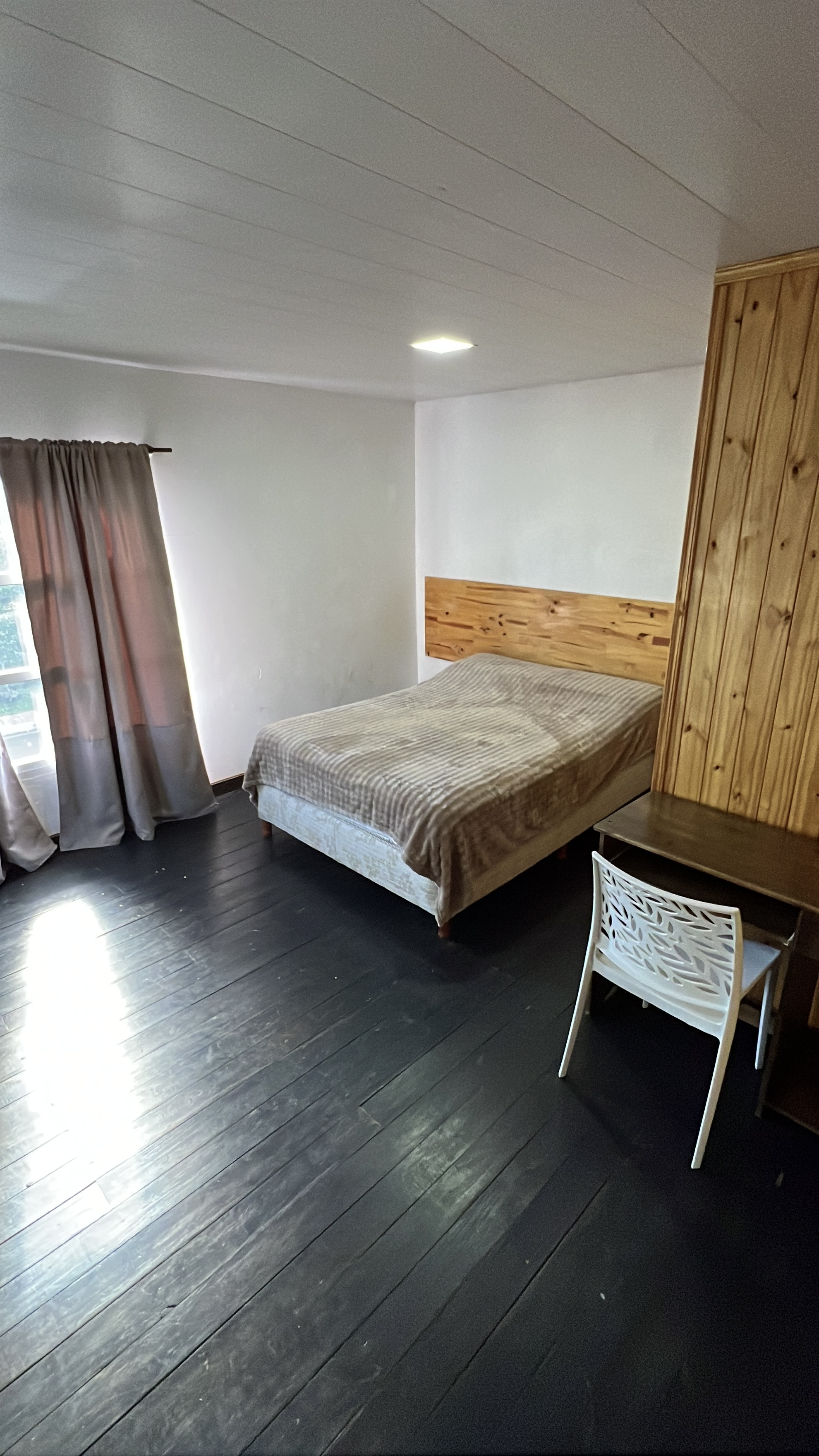 Dormitorio con sommier